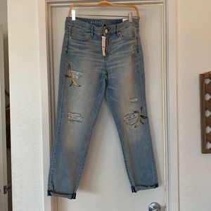 Brand new size 6, White House, Black market. Girlfriend cropped jeans.